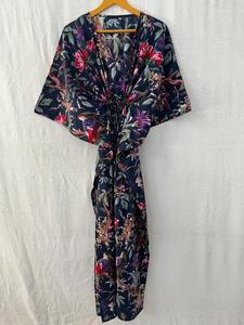 Robe longue d'été indienne faite à la main caftan 100% coton imprimé numérique oiseau floral vêtements de nuit longueur au sol couverture de plage naturelle - Product Image 6