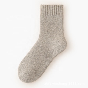 Lot <span class=keywords><strong>de</strong></span> 5 paires <span class=keywords><strong>de</strong></span> <span class=keywords><strong>chaussettes</strong></span> décontractées en molleton épais et moelleux pour hommes, antibactériennes, en laine mérinos chaude pour l'hiver - Product Image 3