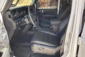 EXTREMADAMENTE LIMPIO - Jeep Wrangler Rubicon X 4XE 2024, Híbrido Enchufable de 375 HP, 4x4, Listo para Entrega - Product Image 4