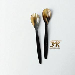 Ensemble d'ustensiles à salade en corne de buffle biologique, naturel, fait à la main, manche long, cuillère et fourchette écologiques pour accessoires de cuisine rustique - Product Image 6