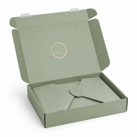 Boîte cadeau pliable en carton ondulé personnalisée avec insert logo en aluminium pour l'emballage d'écharpes, de chaussettes et de t-shirts