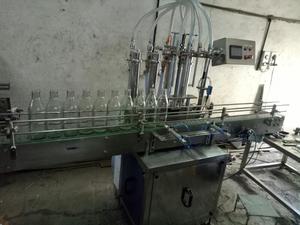 Machine de remplissage de bouteilles automatique à servo-commande industrielle très demandée pour l'huile comestible, l'huile lubrifiante, le sirop, disponible à la vente - Product Image 5