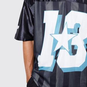 Camiseta de fútbol de gran tamaño con estampado de cuello en V de secado rápido personalizada de fábrica OEM, camiseta de fútbol americano para hombre - Product Image 4