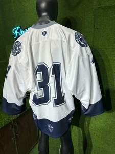 Maillot de hockey sur glace de sublimation d'équipe personnalisé élégant et durable en maille 100% polyester pour les vêtements d'entraînement sportif OEM - Product Image 3