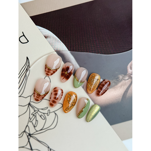Golden Harvest – Accessoire de nail art élégant pour ongles à presser - Product Image 1