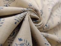 La tela de algodón impresa hecha a medida es un textil versátil que presenta diseños patrones o imágenes impresas en material de algodón