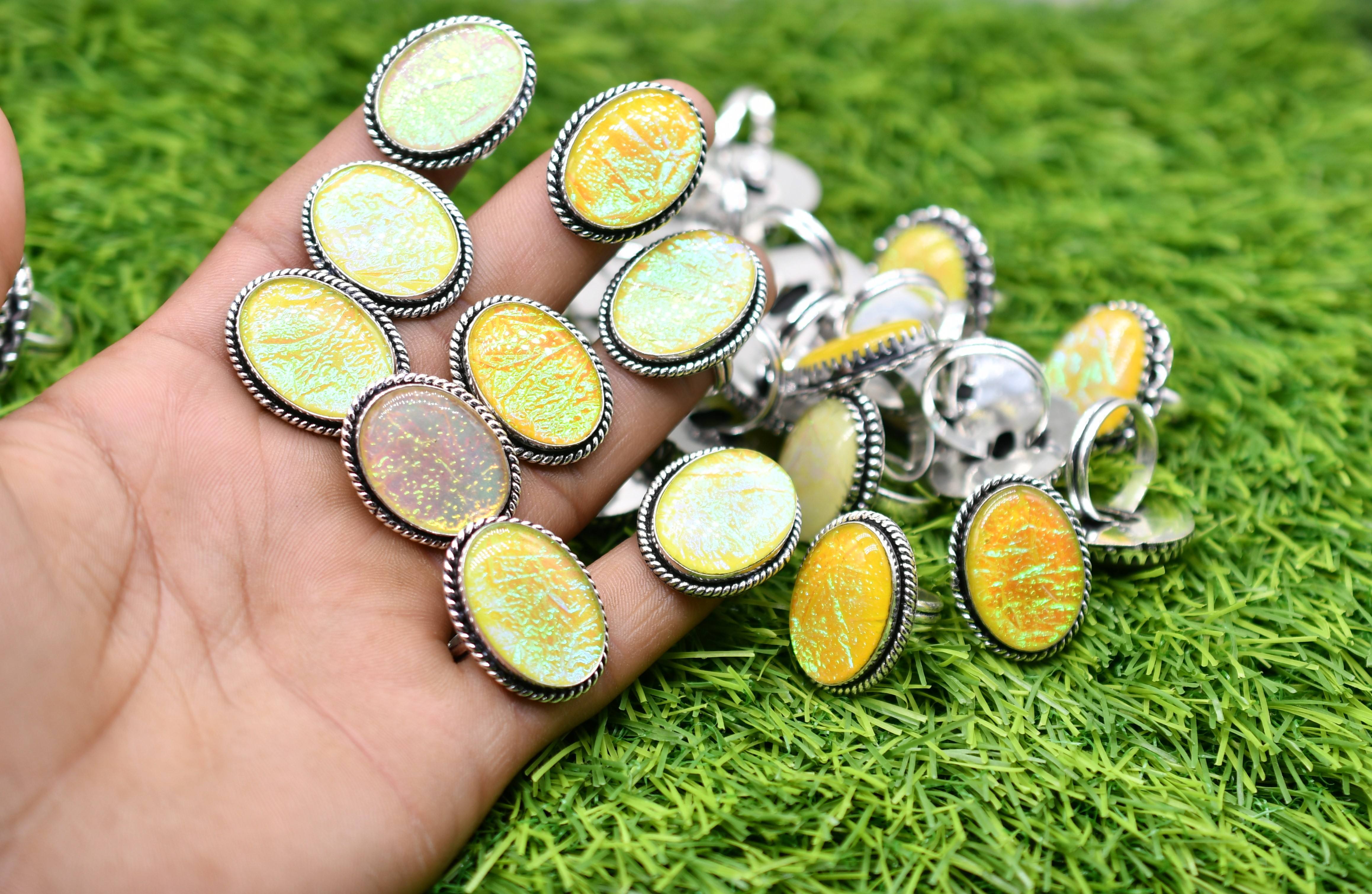 สีเหลือง