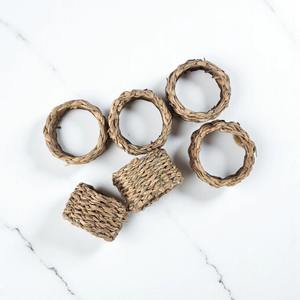 Anneaux porte-serviettes en herbe de mer de haute qualité pour la décoration de table de restaurant, anneaux en tissu d'herbe de mer - Product Image 1