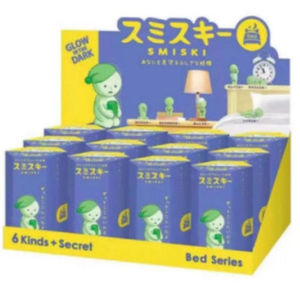 Pour la série de lits Smiski : Ensemble scellé de 12 accessoires en plastique inspiré de l'animation japonaise - Product Image 1