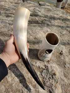 Corne à boire Viking naturelle polie avec support pour Ale et Mead - Product Image 3