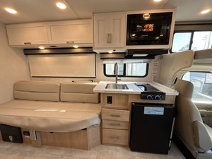 New 2026 T-h-o-r F-r-e-e-d-o-m E-l-i-t-e 19H-X-F Travel Trailers Outdoors Caravan House RV Camper Trailer for Sale - Product Image 2