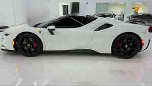 F-e-r-ra-ri S-F-9-0 S-pi-d-er Co-nve-rtible 2024, conduite à gauche - Product Image 2