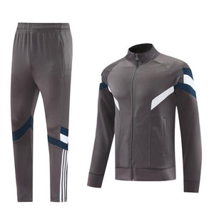 Vente en gros de survêtements de haute qualité pour adultes Stock d'équipe disponible vêtements de sport de football pour hommes personnalisés en coton ajusté - Product Image 1