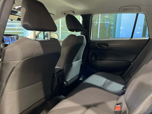 Toyota Corolla Cross LE AWD 2023 d'occasion, couleur blanc cassé, conduite à gauche, sièges chauffants, boîte automatique, jantes en alliage, système de navigation - Product Image 2