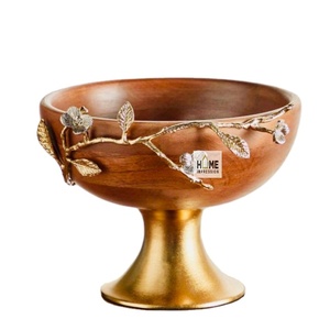 Bol en bois d'acacia de forme ronde avec base plaquée or en fonte d'aluminium et fleurs et feuilles en laiton Bol de service design attrayant - Product Image 1
