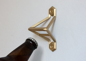 Ouvre-bouteille en laiton moderne élégant pour utilitaire de cuisine et utilisation décorative écologique et durable - Product Image 5