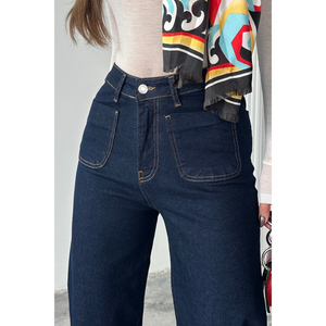 กางเกงยีนส์ผู้หญิงสีน้ำเงินกรมท่าพร้อมดีเทลกระเป๋าด้านหน้าที่โดดเด่น - Product Image 5