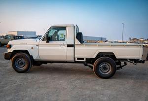 Toyota Land Cruiser 79 d'occasion, boîte manuelle et automatique, carburant diesel, conduite à gauche, intérieur foncé, fourgon à vendre - Product Image 4