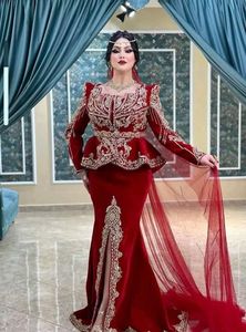 Belle broderie sur veste en soie rouge bordeaux Robe Karakou avec perles de verre cristal et Dabka Work pour les mariages en 2024 - Product Image 2