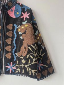 Veste courte en velours noir ethnique Suzani, veste oversize, veste bohème, manteau de festival, style bohème, veste brodée - Product Image 4