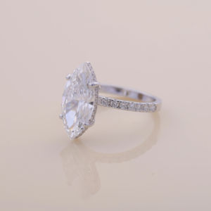 Bague de fiançailles en diamant de laboratoire taille marquise 4,05 carats, or blanc, jaune et rose 9K, avec pavé, pour mariée - Product Image 3