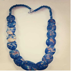 Colliers en os sur mesure de couleur bleu ciel naturel de forme ovale pour les vendeurs de bijoux et les dames de tous les âges - Product Image 1