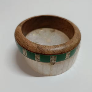 Combinación de puños de joyería de resina de madera con diseño personalizado en cualquier color - Product Image 1