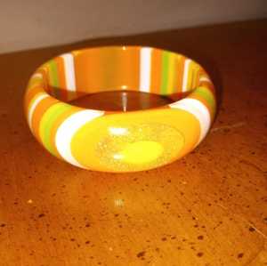 กำไลข้อต่อทำมือทำจากยางเรซินสไตล์วินเทจสำหรับผู้หญิงจากอินเดีย - Product Image 2