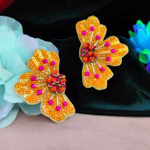 Pendientes de diseñador hechos a mano Telas de la mejor calidad Ligero y cómodo Torcedura creativa y moderna en motivos botánicos - Product Image 1