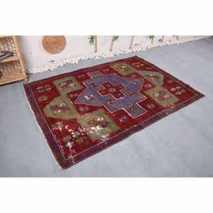 พรมขนสัตว์ทรงเรขาคณิตสีแดงและเขียวเป็นมิตรกับสิ่งแวดล้อมแนววินเทจแบบดั้งเดิม4.8 'x 6.9' - Product Image 3