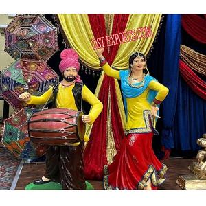 Punjabi Cultural DJ Night Bhangra Statues Décoration de mariage en fibre de verre classique - Product Image 1