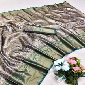 Sari de Seda Kanjivaram Premium VASTRA COTTAGE con Tejidos Florales de Zari, Borde en Contraste, Pallu Rico, Combinado con Blusa de Brocado - Product Image 2