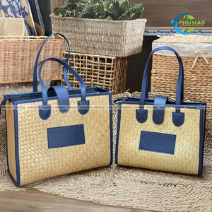 Bolso de mano de jacinto de agua con estilo premium con lazo de satén Bolsos de mujer Bolsos de paja hechos a mano sostenibles - Product Image 6