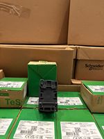 Kontaktor Schneider TeSys Deca 3P AC-3/AC-3e LC1D25M7/LC1D32M7/LC1D50AM7 Otomasi Industri DIN Rail <=440V 9A 24V AC 50/60Hz