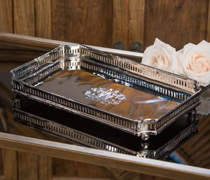 Plateau de service fonctionnel en métal avec inspiration vintage et construction robuste conçu pour les cafés, les cuisines ou les événements spéciaux - Product Image 2