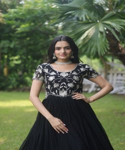 สวยมากและดีไซเนอร์ปาร์ตี้สวมเสื้อเย็บปักถักร้อยสุภาพสตรีอินเดียผู้หญิงเย็บสําเร็จรูปราคาต่ําขายส่งซูราษี - Product Image 5