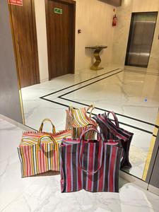 Bolsas de Mano Personalizadas con Cremallera, Reutilizables, Ecológicas, Hechas de Nailon Reciclado, con Logotipo Impreso, Hechas a Mano en India - Product Image 6