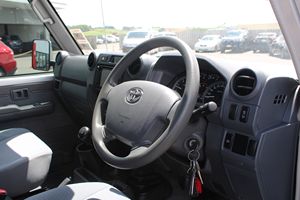 TOYOTA LAND CRUISER LX 4.5DT 4WD 5MT RHD 2021 SUV USADO EN PERFECTO ESTADO, PRIMERA MANO - Product Image 2