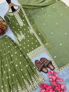 Ensemble Salwar Kameez Moderne en Faux Georgette Lourd avec Caractéristique Réversible, Imprimé Numérique Gaufré pour Fêtes et Mariages - Zain Exports - Product Image 5