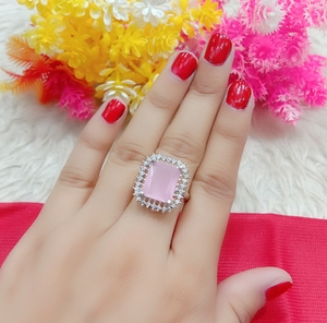 Monalisa Bague de fête en laiton ajustable de forme carrée, bijoux en vrac personnalisables et à la mode pour femmes et filles - Product Image 1