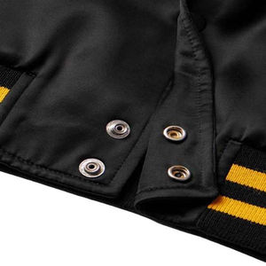Veste de baseball en polyester satiné à manches longues pour hommes personnalisée Service OEM avec couleur contrastée pour la veste enduite de Sating d'université - Product Image 5