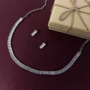 Gargantilla India Fabricación de joyas Diseñador Pendiente Trendy CZ Crystal Indian Nupcial Boda Joyería Cuelga Pendiente Set, Plata - Product Image 2