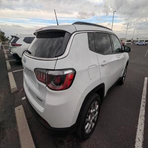 Jeep Compass Latitude Lux 2022 IMPECABLE - Product Image 3