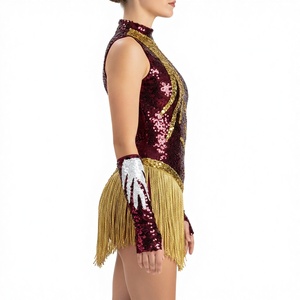 Costume de danse de luxe scintillant bordeaux avec accents de paillettes dorées, tenue de performance avec gants à paillettes assortis pour spectacle sur scène - Product Image 3