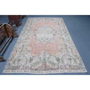 Alfombra de 5.6x9.7 pies, alfombra turca vintage, alfombra de lana con motivos de plantas y árboles en rosa y gris. - Product Image 1