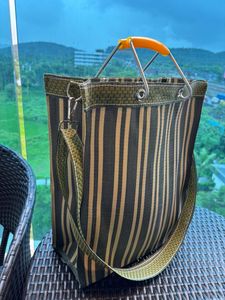 กระเป๋าโท้ทผ้าไนลอนลายขวางเป็นมิตรกับสิ่งแวดล้อมหูหิ้วโลหะวัสดุรีไซเคิลทำจากไนลอนรีไซเคิล - Product Image 4