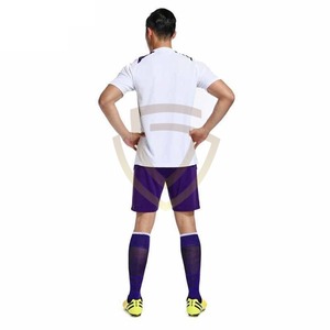 Uniforme de football de haute qualité avec logo personnalisé, 100% polyester, séchage rapide, respirant, col en V, pour hommes, dernier design, kits de football - Product Image 6