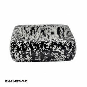 Brazalete de Resina Cuadrado Hecho a Mano con Diseño de Salpicaduras en Blanco y Negro, Brazalete Grueso Geométrico, Joyería de Arte Moderno - Product Image 4