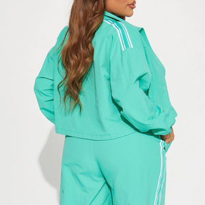 Conjunto de chaqueta y pantalones cortavientos para mujer, ropa de calle de dos piezas, chándal ligero impermeable con logotipo personalizado - Product Image 5