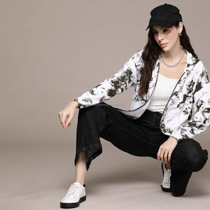 Sudadera con Capucha Sublimada Personalizada para Mujer Fit2Fight al por Mayor, con Cierre, Moda Otoño Invierno, Tejido de Punto de 500 g/m², Corte Regular - Product Image 3